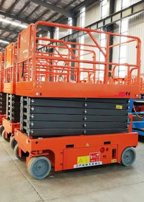 Self-propelled scissor lift(4)